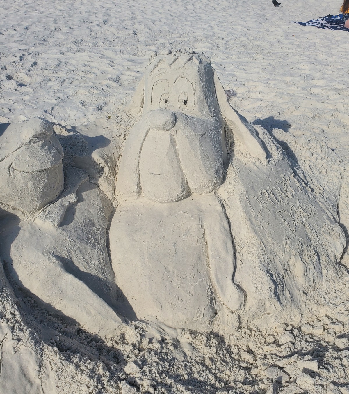 Droopy Dog sand sculpture